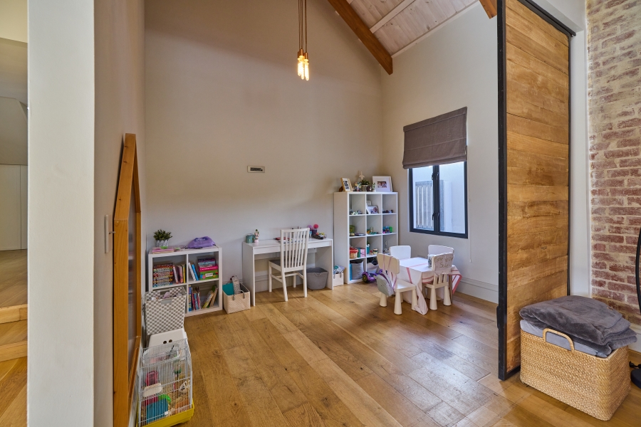 5 Bedroom Property for Sale in Lake Michelle Western Cape